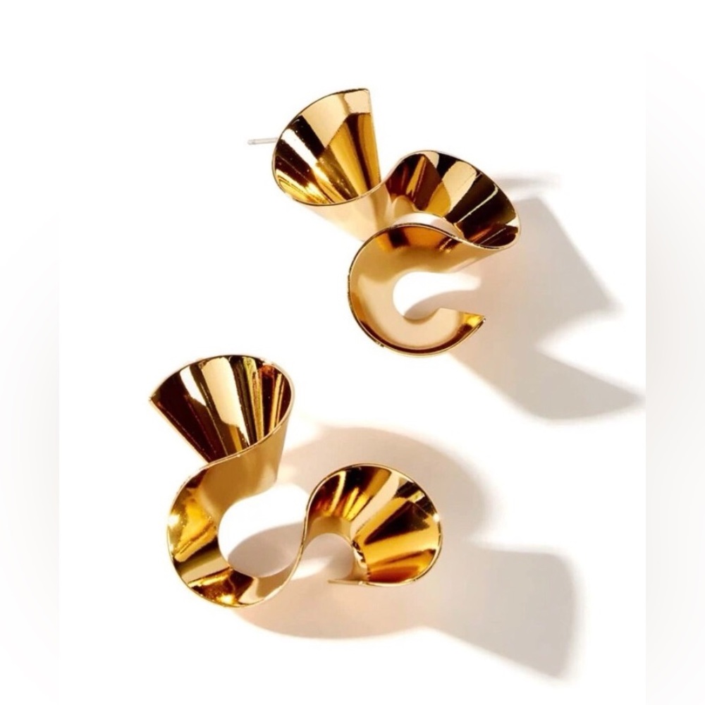 New Revolve Joppie Golden Statement Earrings - Picture 5 of 15